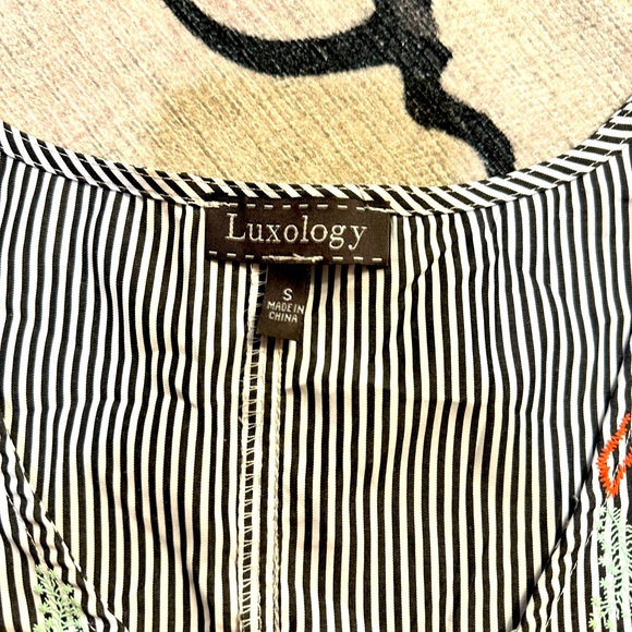 Seersucker print floral ruffle sleeve top - Picture 4 of 4